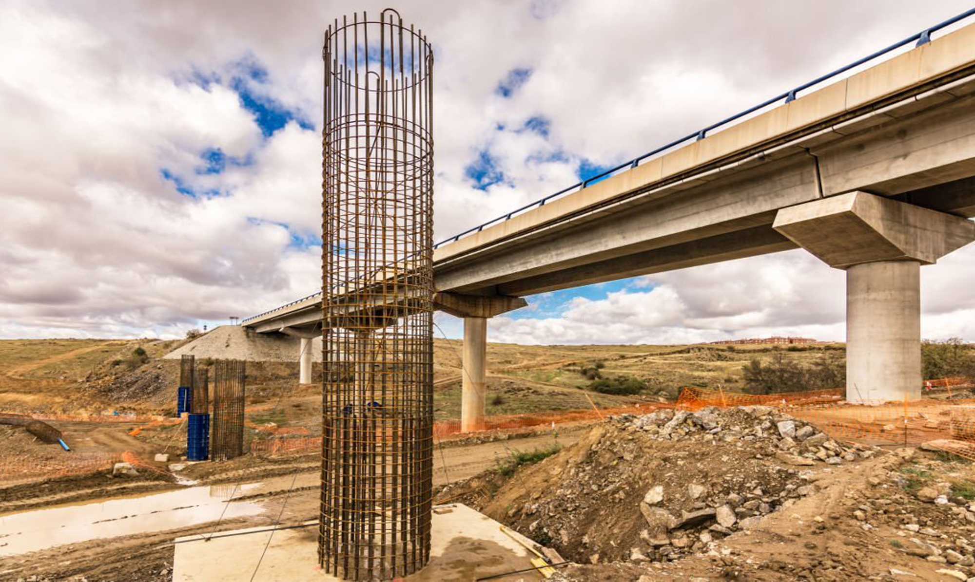 DISEÑO DE FUNDACIONES SUPERFICIALES Y PROFUNDAS PARA EDIFICIOS Y PUENTES